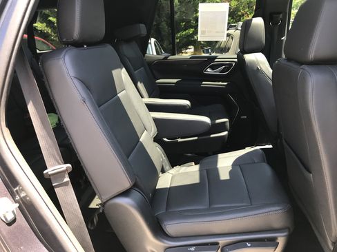 Used 2022 Chevrolet Tahoe LT w/ LT Signature Plus Package AWD/4WD image 31