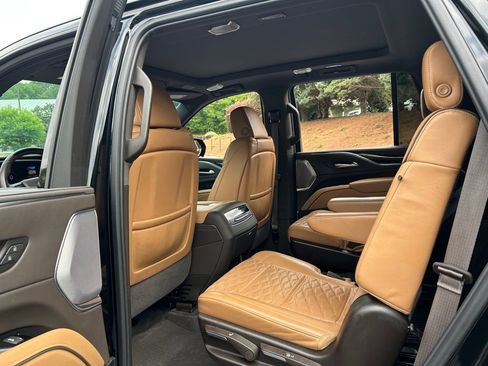 Used 2024 Cadillac Escalade Sport w/ LPO, ONYX Package AWD/4WD image 43