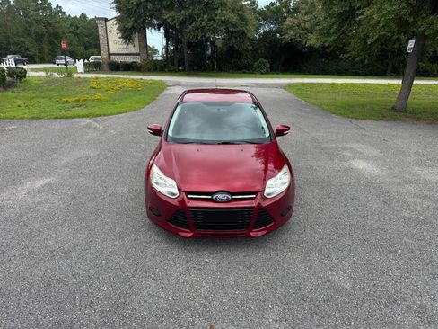 Used 2013 Ford Focus SE FWD image 2