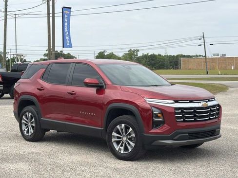 Used 2025 Chevrolet Equinox LT w/ Safety and Technology Package FWD image 3