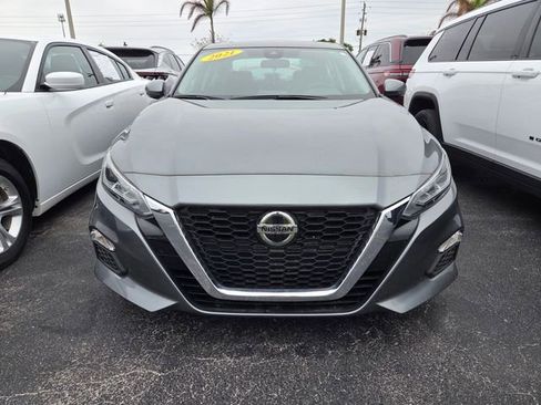 Used 2021 Nissan Altima 2.5 SV w/ SV Premium Package image 2