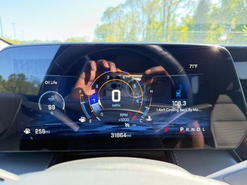 Used 2025 Chevrolet Equinox LT FWD image 11
