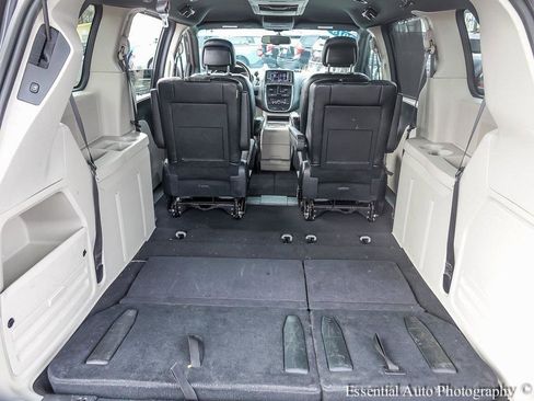 Used 2018 Dodge Grand Caravan SXT w/ Driver Convenience Group image 20