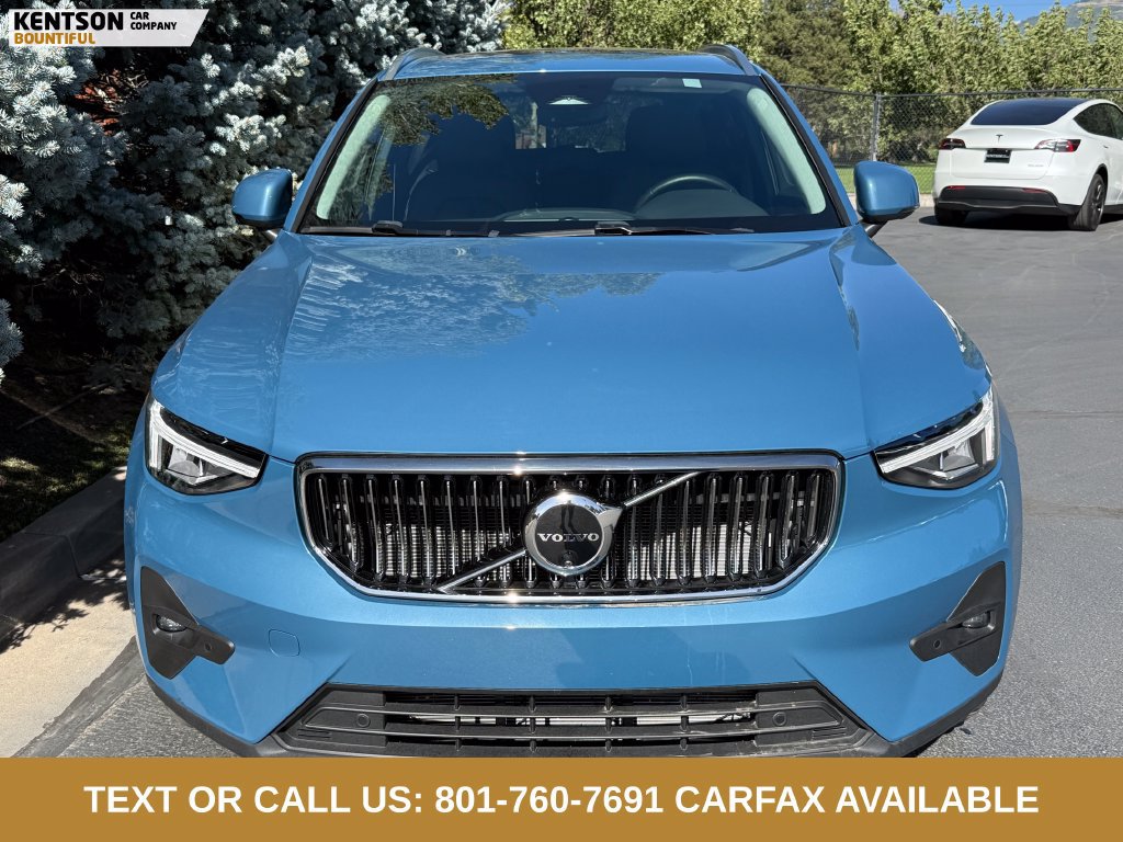 Used 2025 Volvo XC40 B5 Plus AWD/4WD image 2