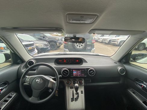 Used 2015 Scion xB FWD image 4