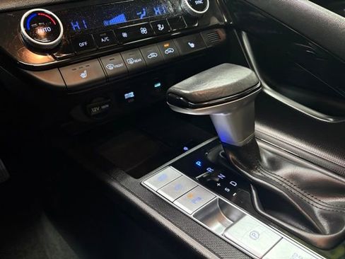 Used 2024 Hyundai Elantra Limited image 20