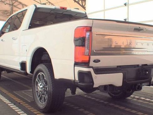 Used 2024 Ford F250 Limited image 3