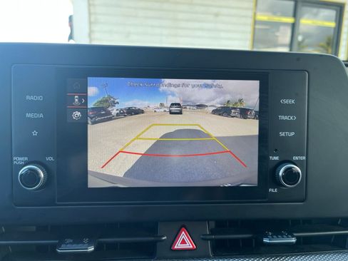 Used 2025 Kia Sportage LX FWD image 20