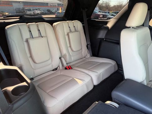 Used 2019 Ford Explorer XLT w/ Equipment Group 202A image 14