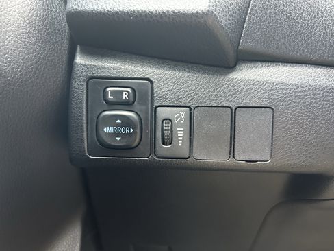 Used 2014 Toyota Corolla L image 17