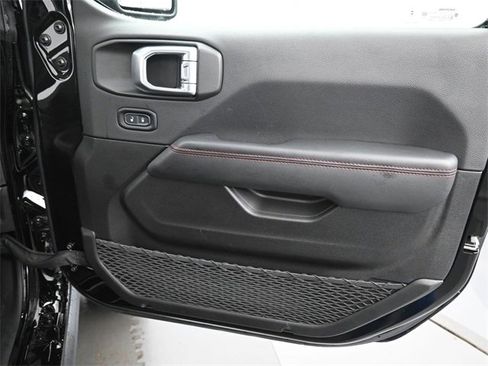 Used 2023 Jeep Gladiator Rubicon w/ Cold Weather Group image 32