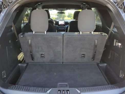 Used 2020 Ford Explorer XLT image 13