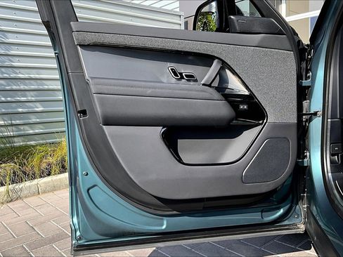 Used 2025 Land Rover Range Rover Sport SE image 23