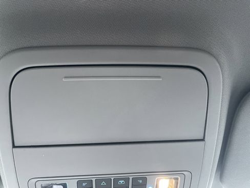 Used 2022 Ford Explorer XLT w/ Equipment Group 202A image 37