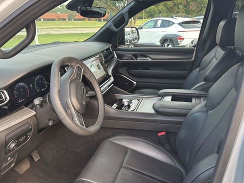 Used 2023 Jeep Wagoneer Series II AWD/4WD image 7