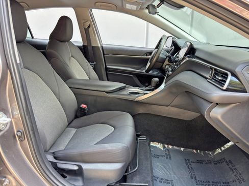Used 2021 Toyota Camry LE FWD image 14