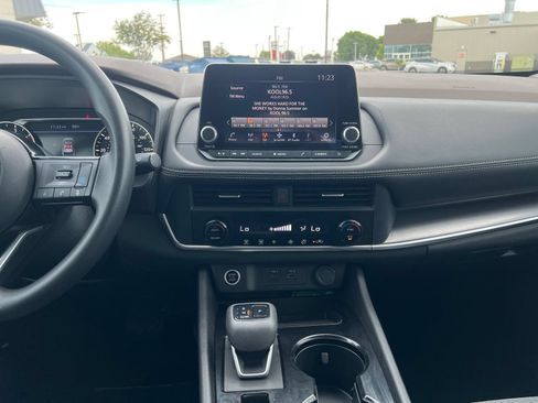 Used 2023 Nissan Rogue SV AWD/4WD image 18