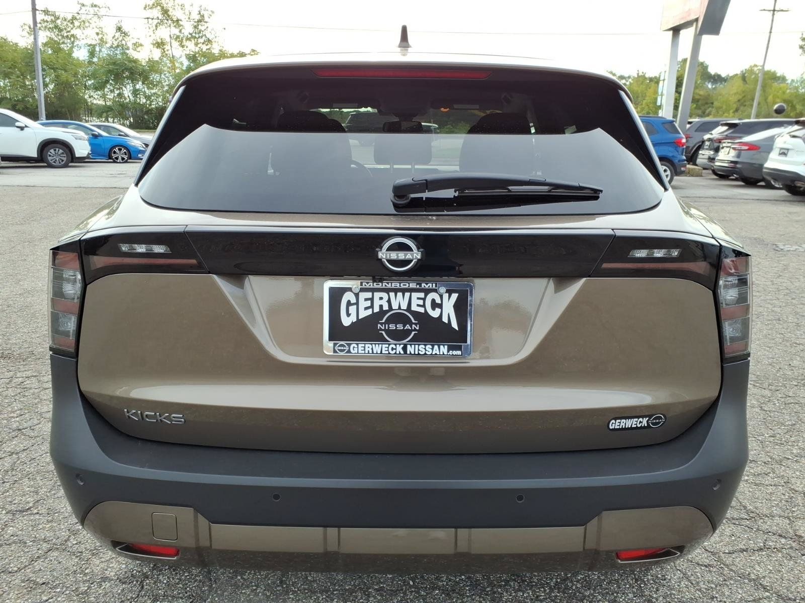 Certified 2025 Nissan Kicks SV FWD image 5