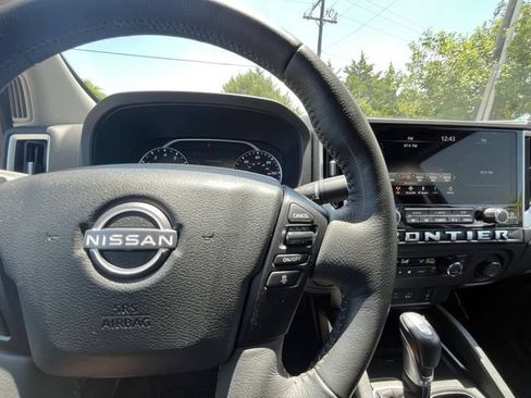 Used 2025 Nissan Frontier SV w/ SV Convenience Package RWD image 12