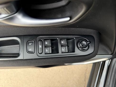 Used 2018 Jeep Renegade Latitude image 22