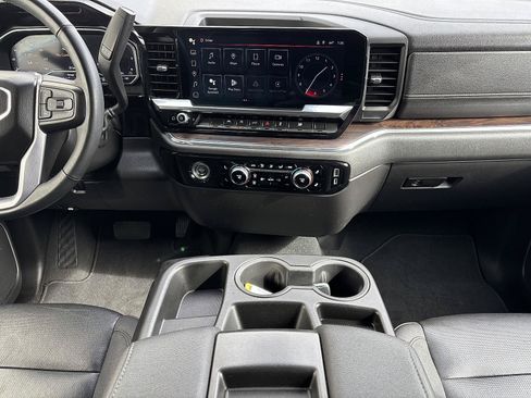 Used 2024 GMC Sierra 1500 SLT AWD/4WD image 33