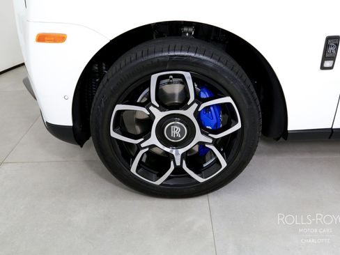 Used 2024 Rolls-Royce Cullinan Black Badge image 43
