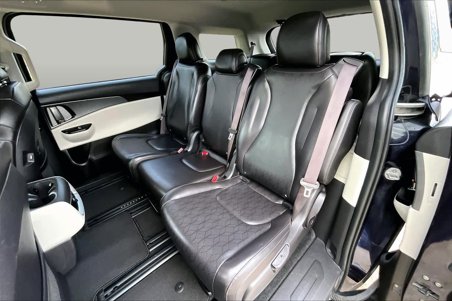 Used 2024 Kia Carnival LX FWD image 20