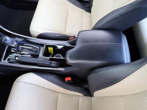 Used 2016 Honda Accord Touring image 37