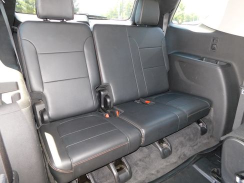 Used 2019 Chevrolet Traverse LT FWD image 32