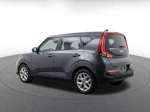 Used 2025 Kia Soul LX w/ LX Technology Package FWD image 7