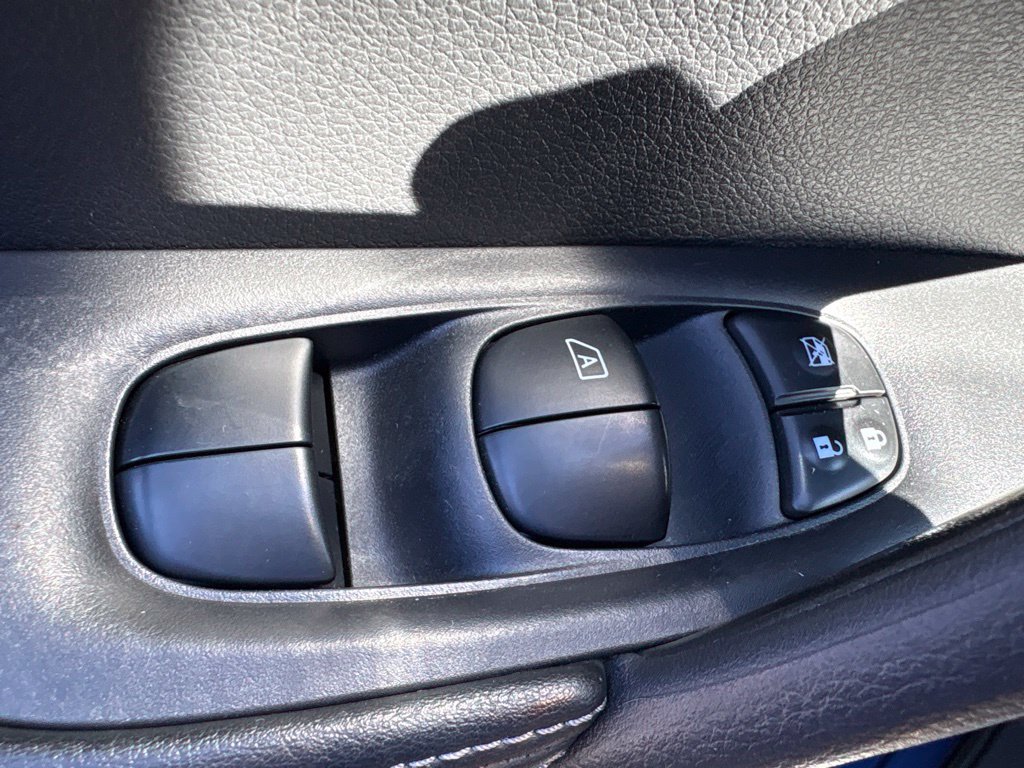 Used 2020 Nissan Rogue SV AWD/4WD image 12