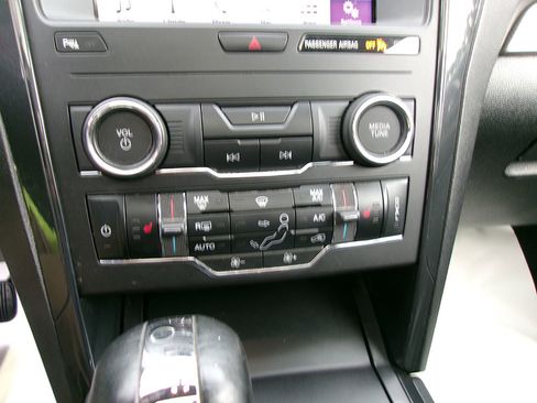 Used 2019 Ford Explorer XLT w/ Equipment Group 202A image 19