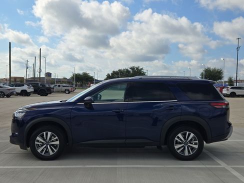 Used 2025 Nissan Pathfinder SL FWD image 7