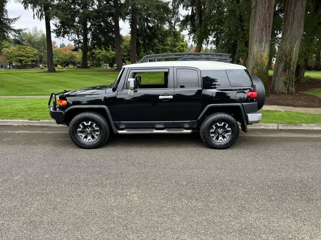 Used 2008 Toyota FJ Cruiser 4WD image 2