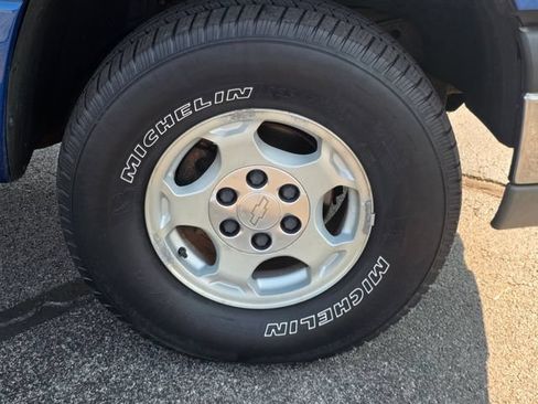 Used 2003 Chevrolet Silverado 1500 LS w/ Suspension Package, Off-Road AWD/4WD image 16