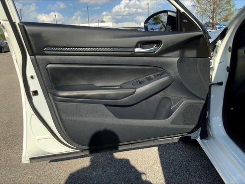 Used 2025 Nissan Altima 2.5 SV image 22