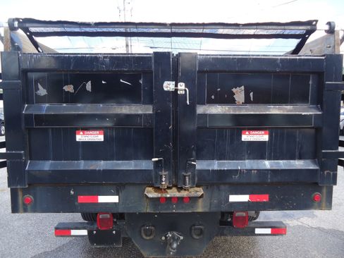 Used 2023 Ford F550 4x4 Regular Cab Super Duty image 13