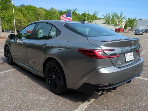 Used 2025 Toyota Camry SE w/ Convenience Package FWD image 6