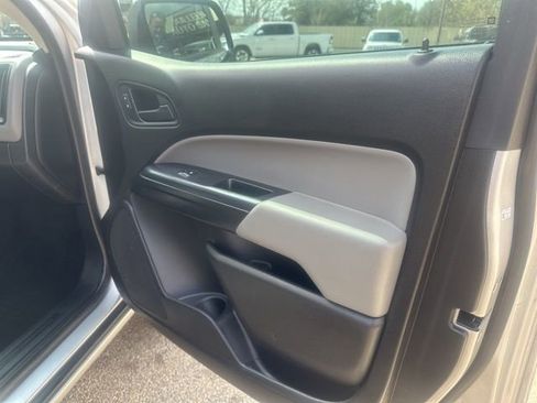 Used 2018 Chevrolet Colorado W/T w/ WT Convenience Package image 5