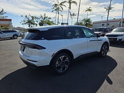 Used 2024 Lincoln Nautilus Premier w/ Equipment Group 102A image 7