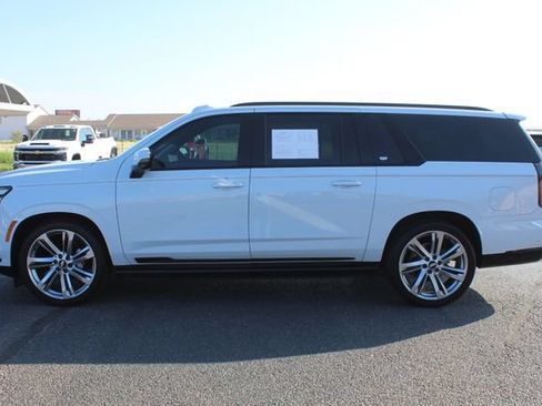 Used 2026 Cadillac Escalade ESV Platinum Sport w/ LPO, ONYX Package AWD/4WD image 9