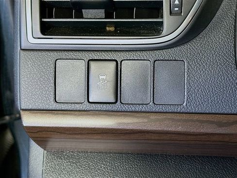 Used 2017 Toyota Camry XLE image 11