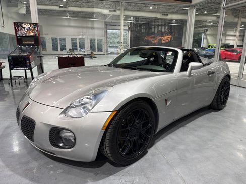 Used 2009 Pontiac Solstice GXP w/ Premium Package RWD image 22