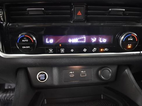 Used 2022 Nissan Rogue SV AWD/4WD image 17