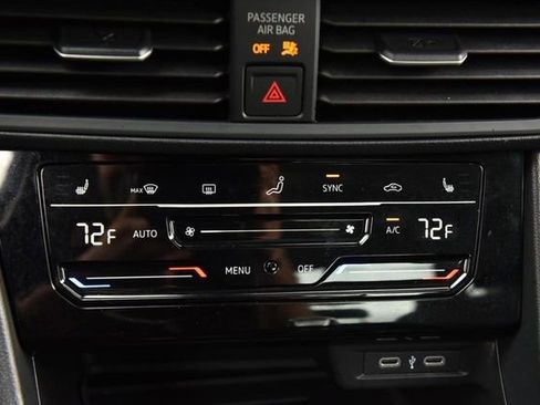 Used 2025 Volkswagen Jetta SE FWD image 15