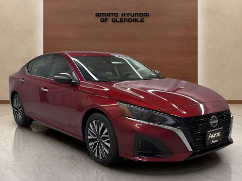 Used 2025 Nissan Altima 2.5 SV FWD image 6