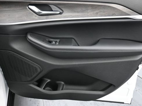 New 2025 Jeep Grand Cherokee Limited w/ Trailer Tow Package image 18