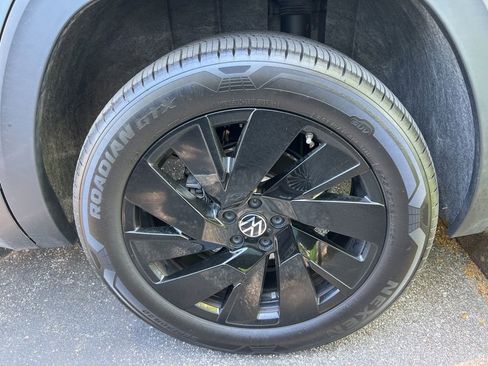 Used 2026 Volkswagen Atlas SE w/ Panoramic Sunroof Package image 8