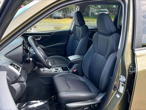 Used 2023 Subaru Forester Premium AWD/4WD image 9