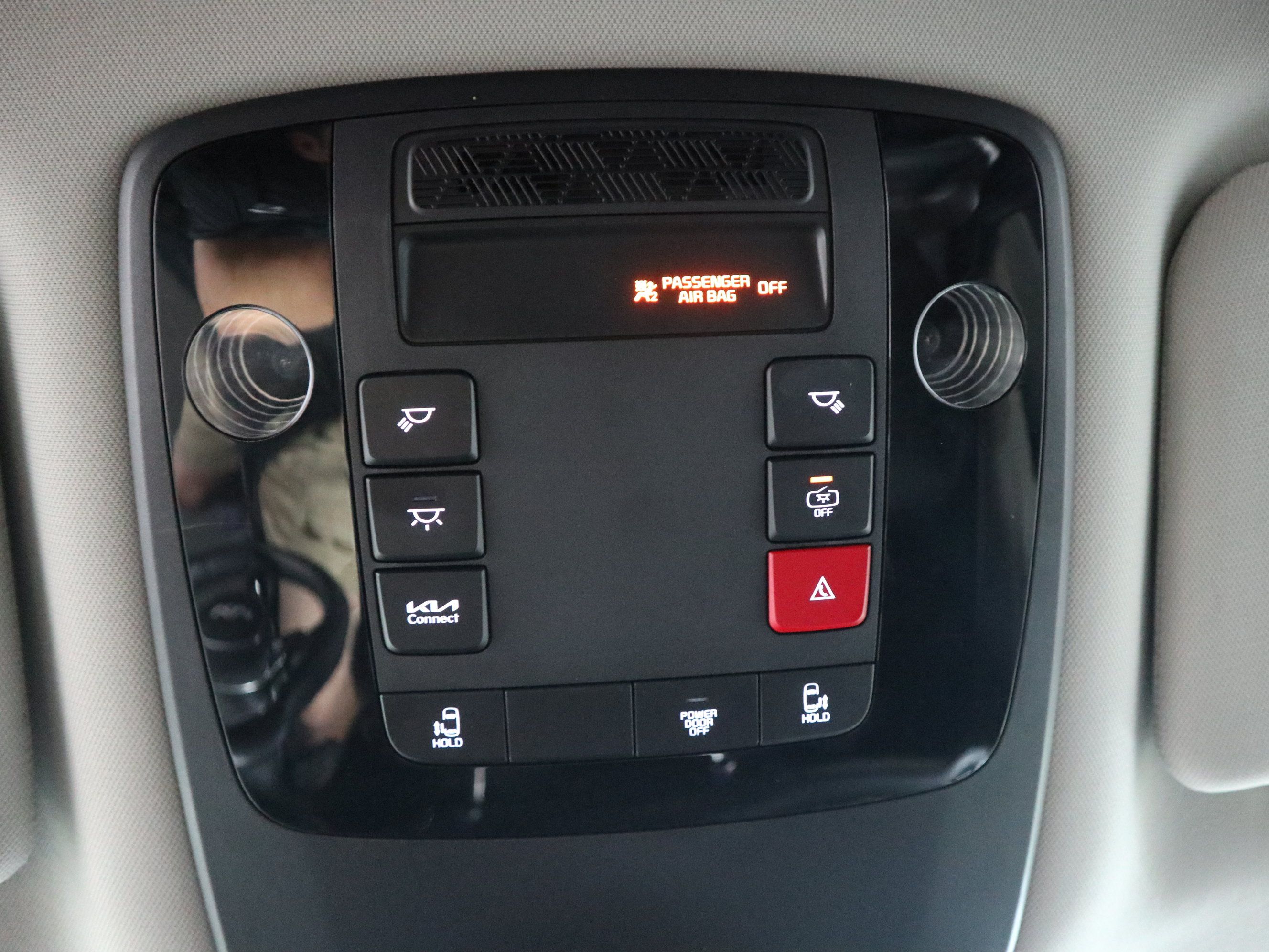 Used 2025 Kia Carnival FWD image 35